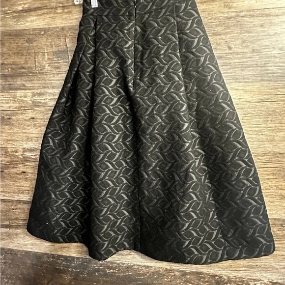 Elegant Black Patterned Skirt - Picture 4 of 6